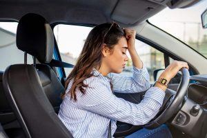 woman with anxiety behind the wheel of a car